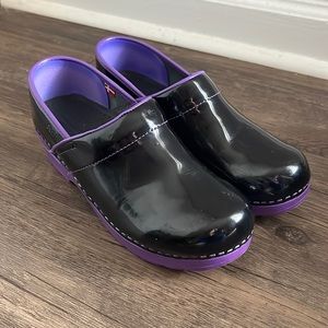 Sanita clog size 7 Black & Purple